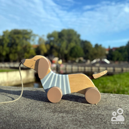 Wooden pull toy Dachshund