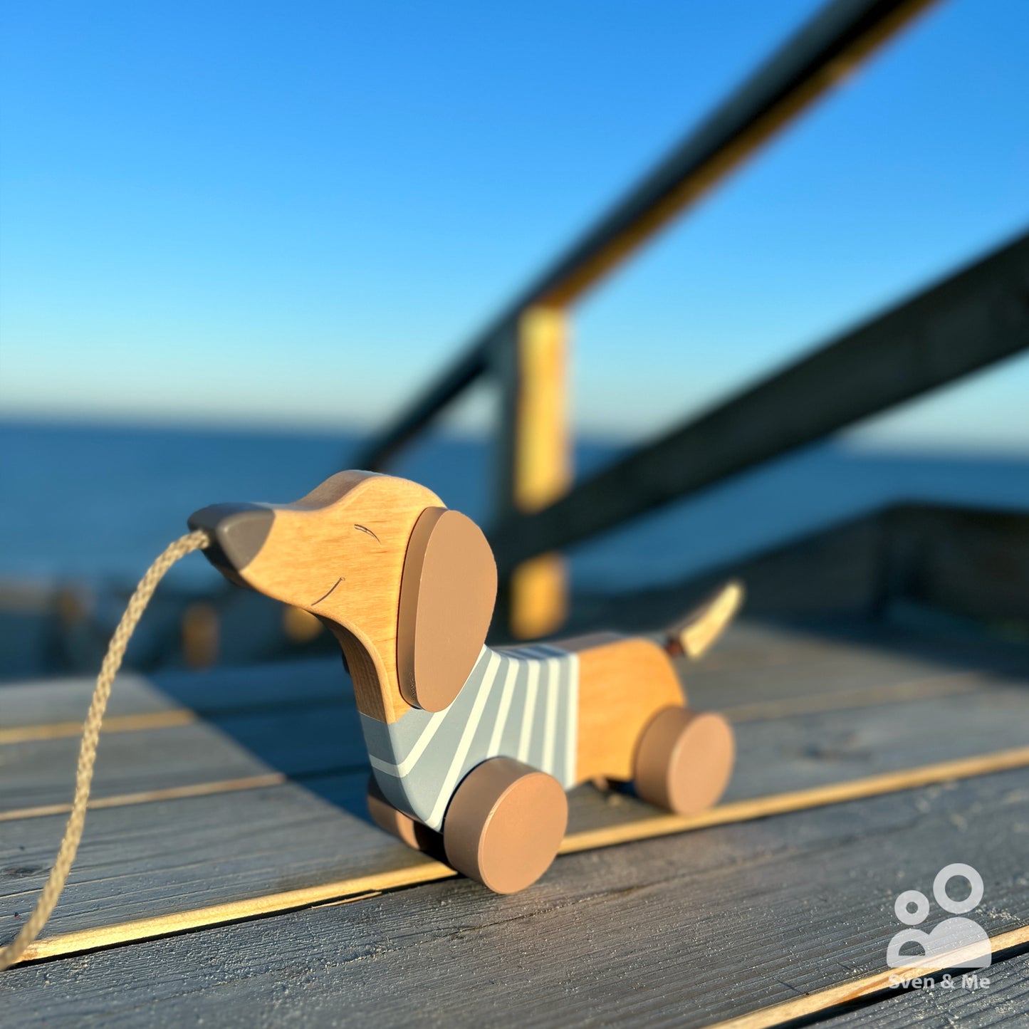Wooden pull toy Dachshund