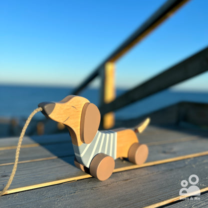 Wooden pull toy Dachshund