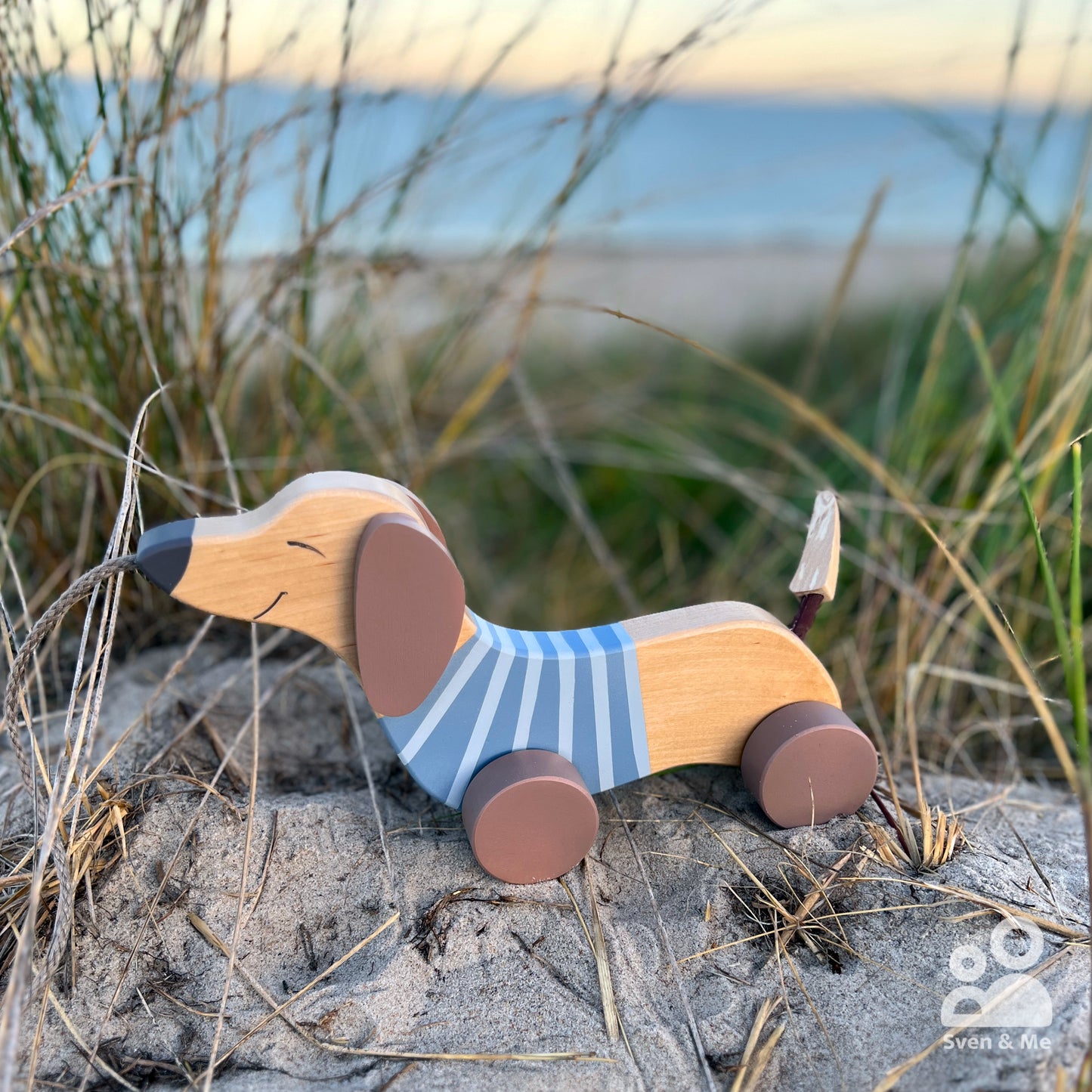 Wooden pull toy Dachshund