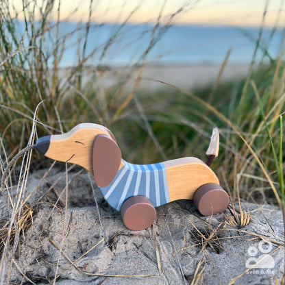 Wooden pull toy Dachshund