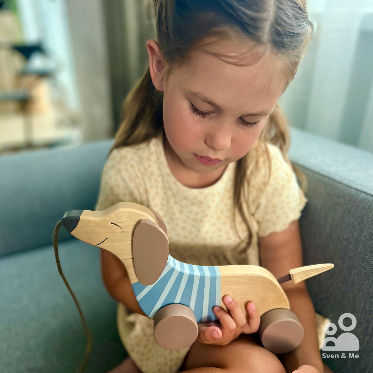 Wooden pull toy Dachshund